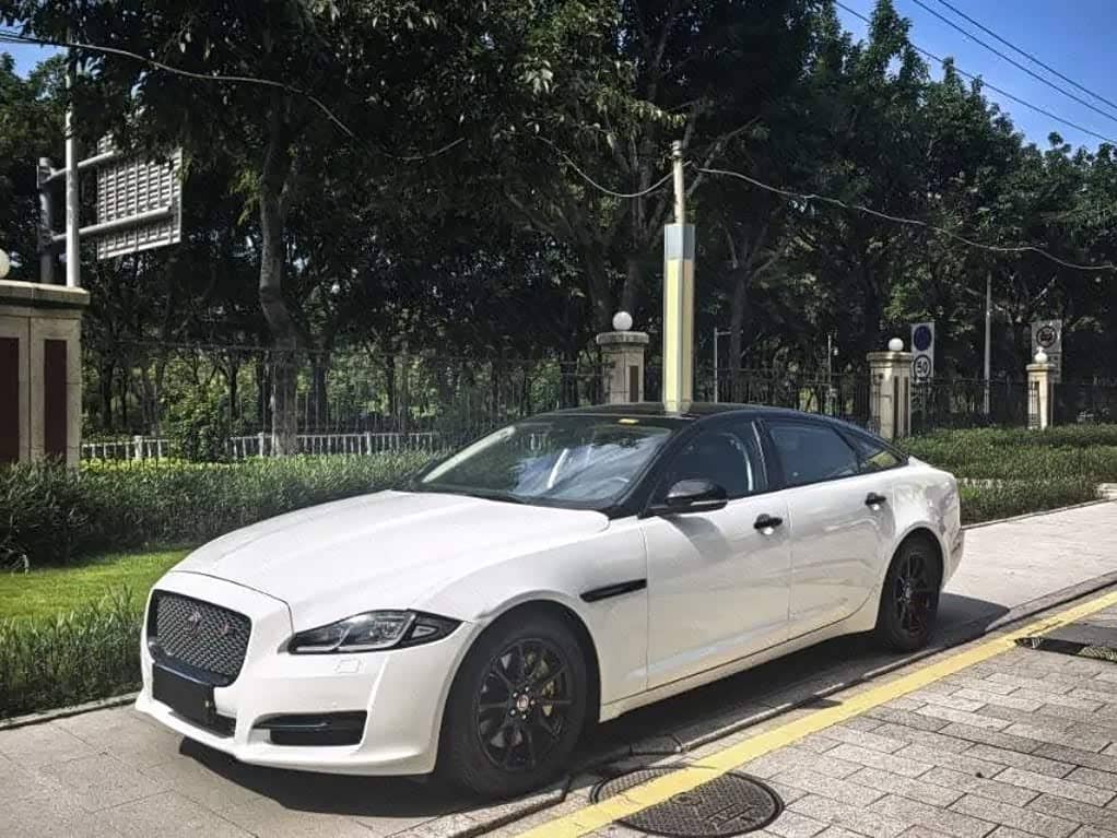 Jaguar XJ