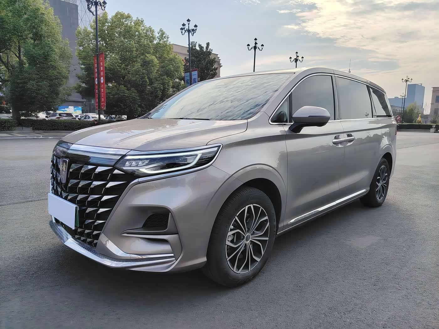 Roewe iMAX8 EV