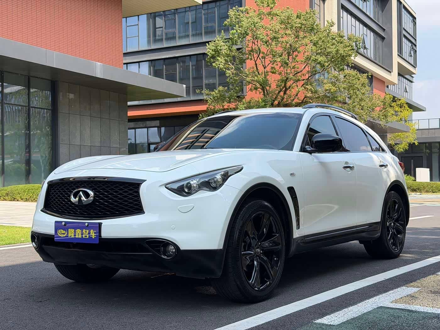 Infiniti QX70