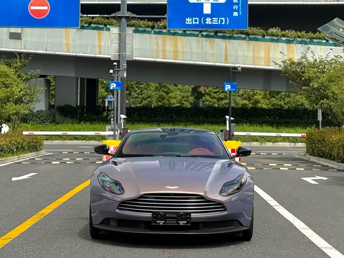 Aston Martin DB11
