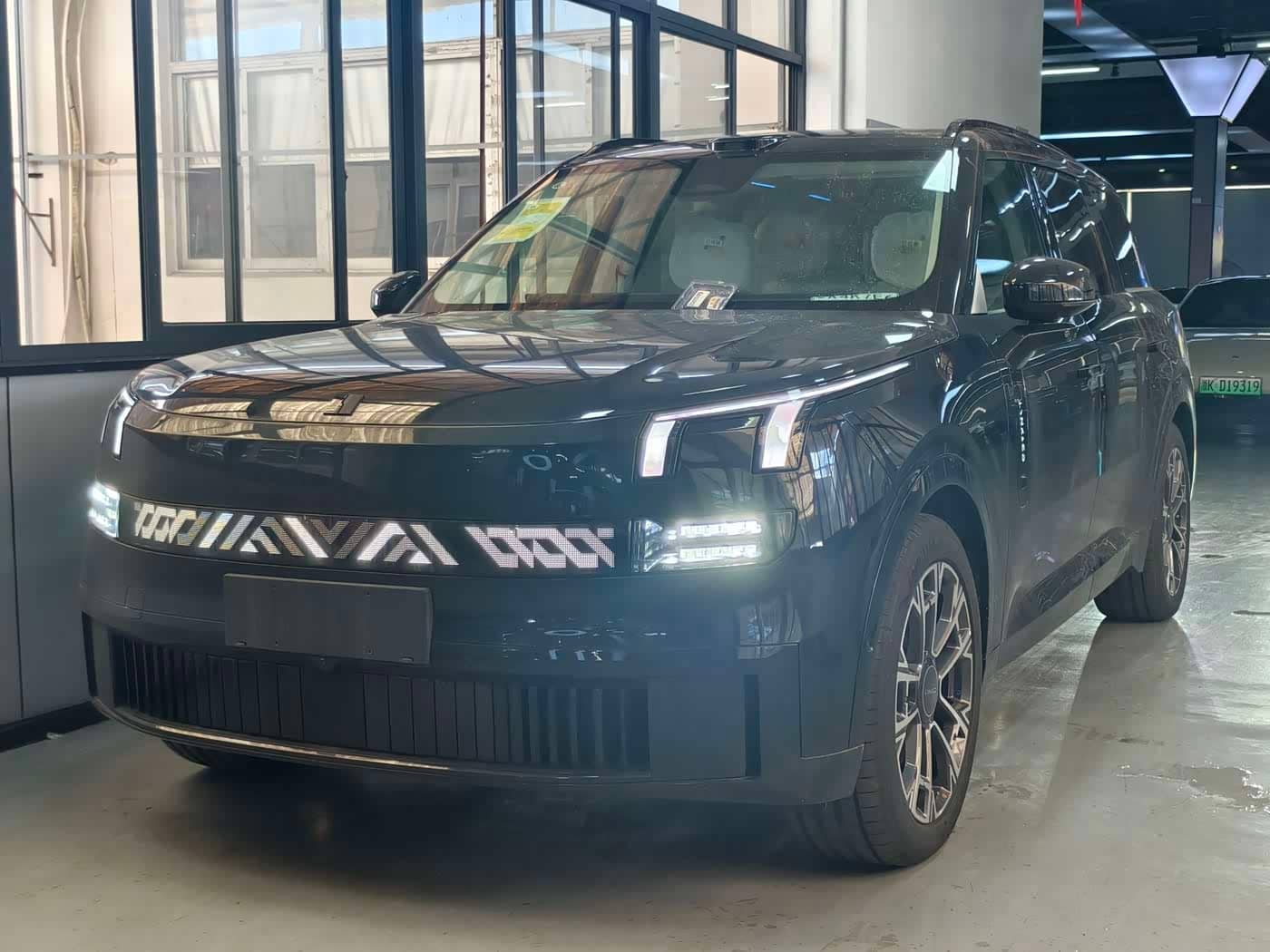 Lynk & Co 900