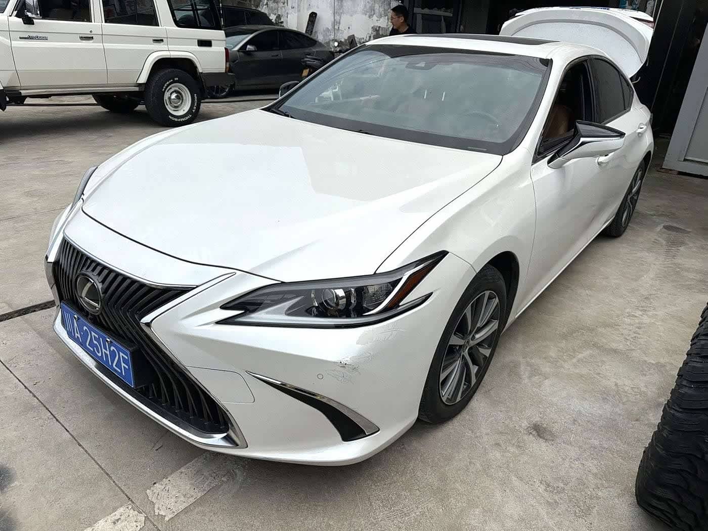 Lexus ES