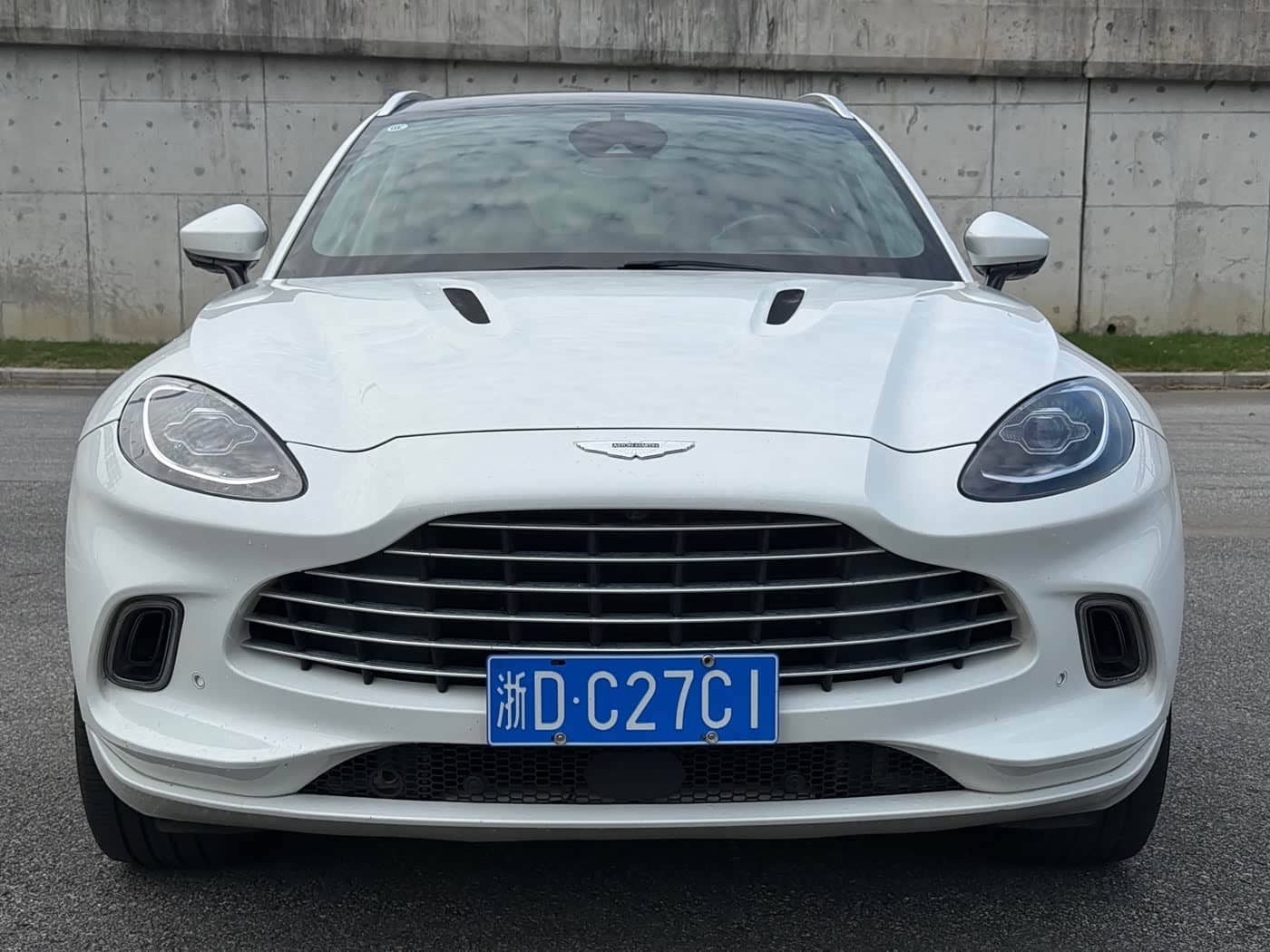 Aston Martin DBX