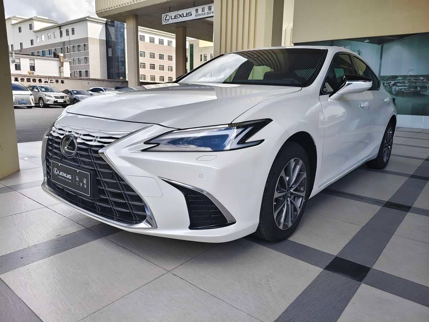 Lexus ES