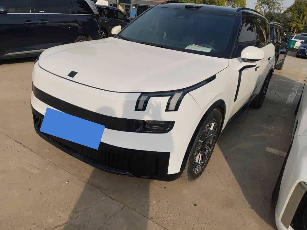 Lynk & Co 900