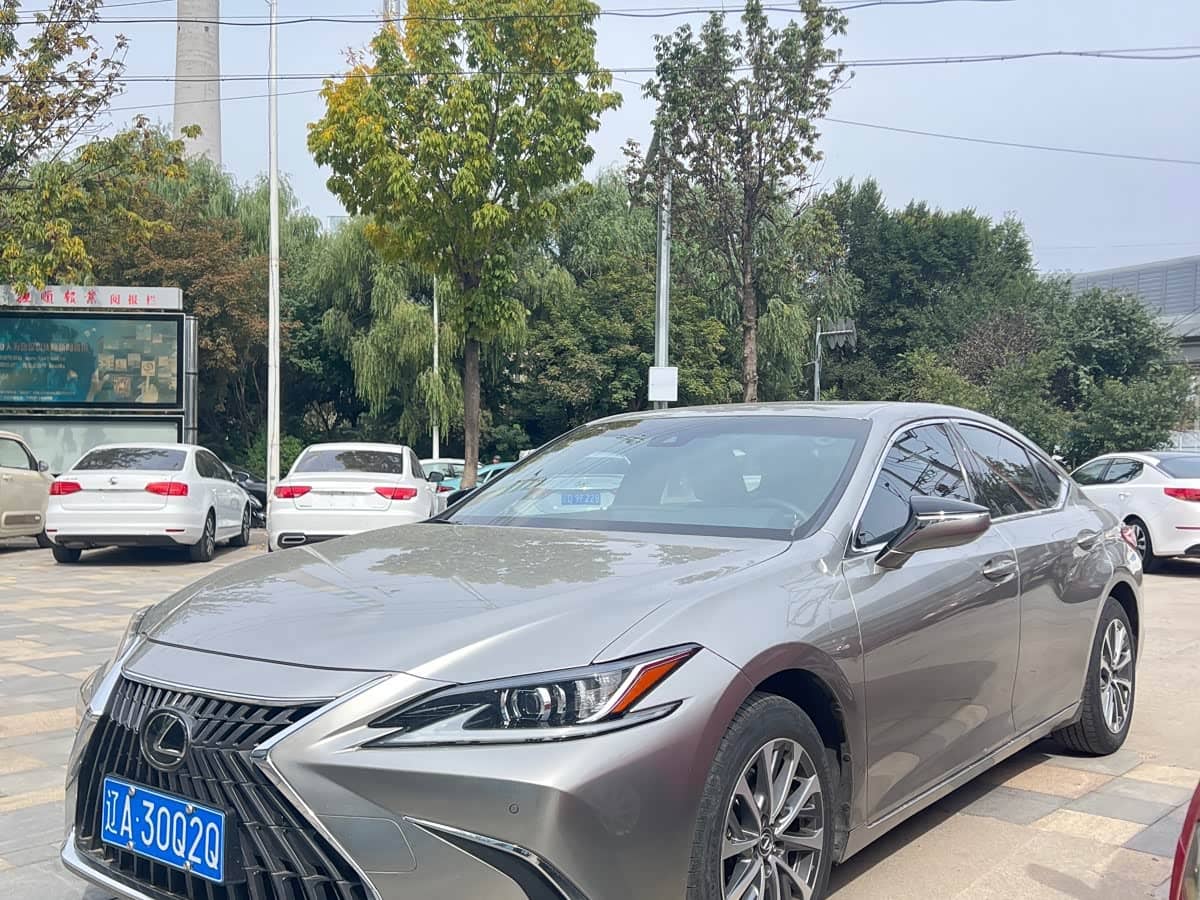 Lexus ES
