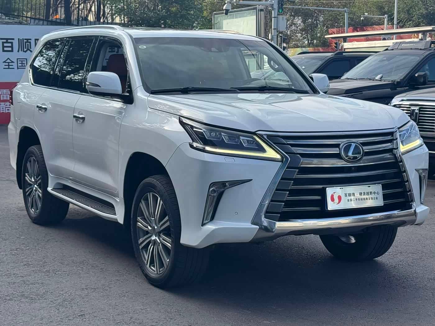Lexus LX