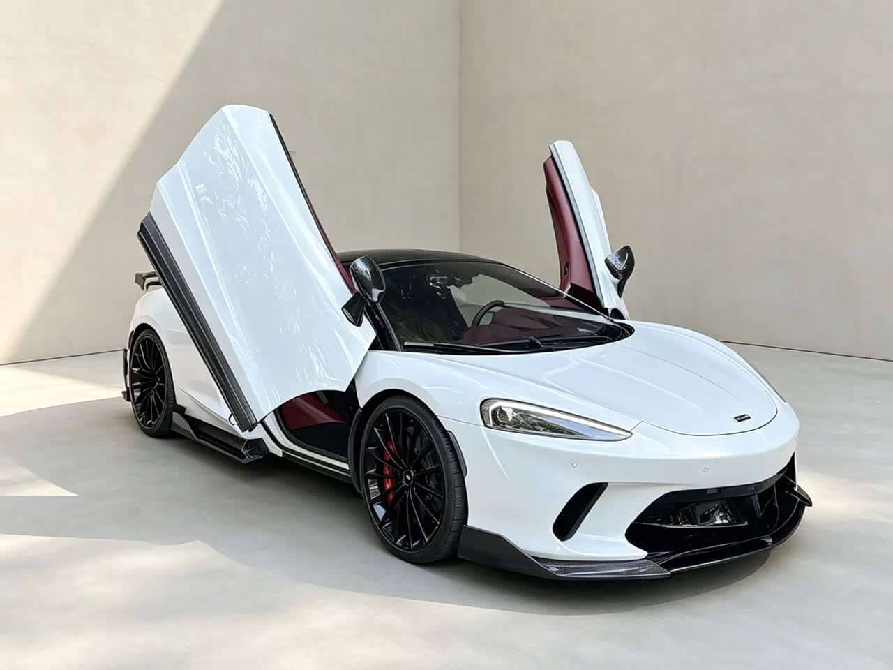 McLaren GT