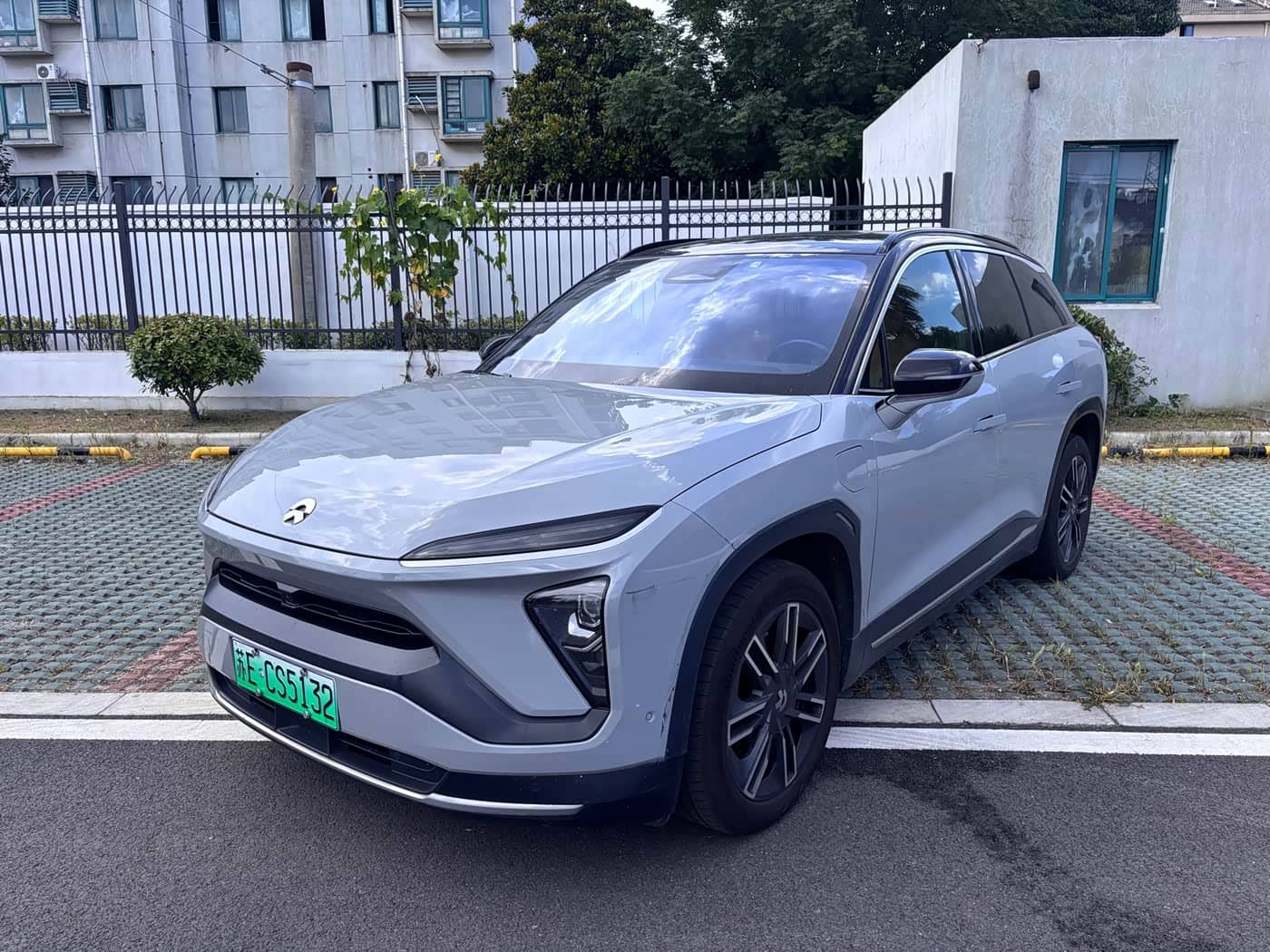 NIO ES6