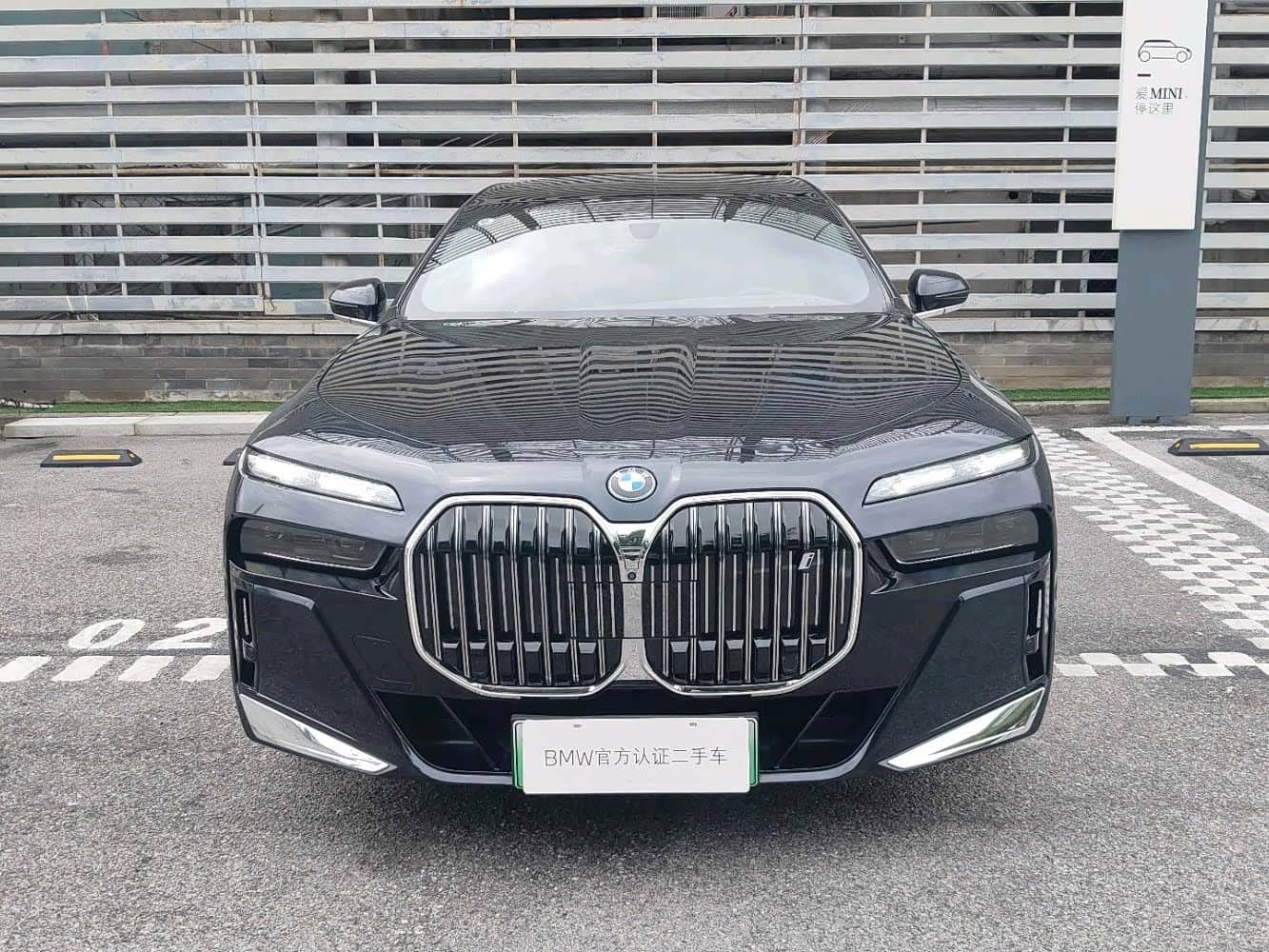 BMW i7