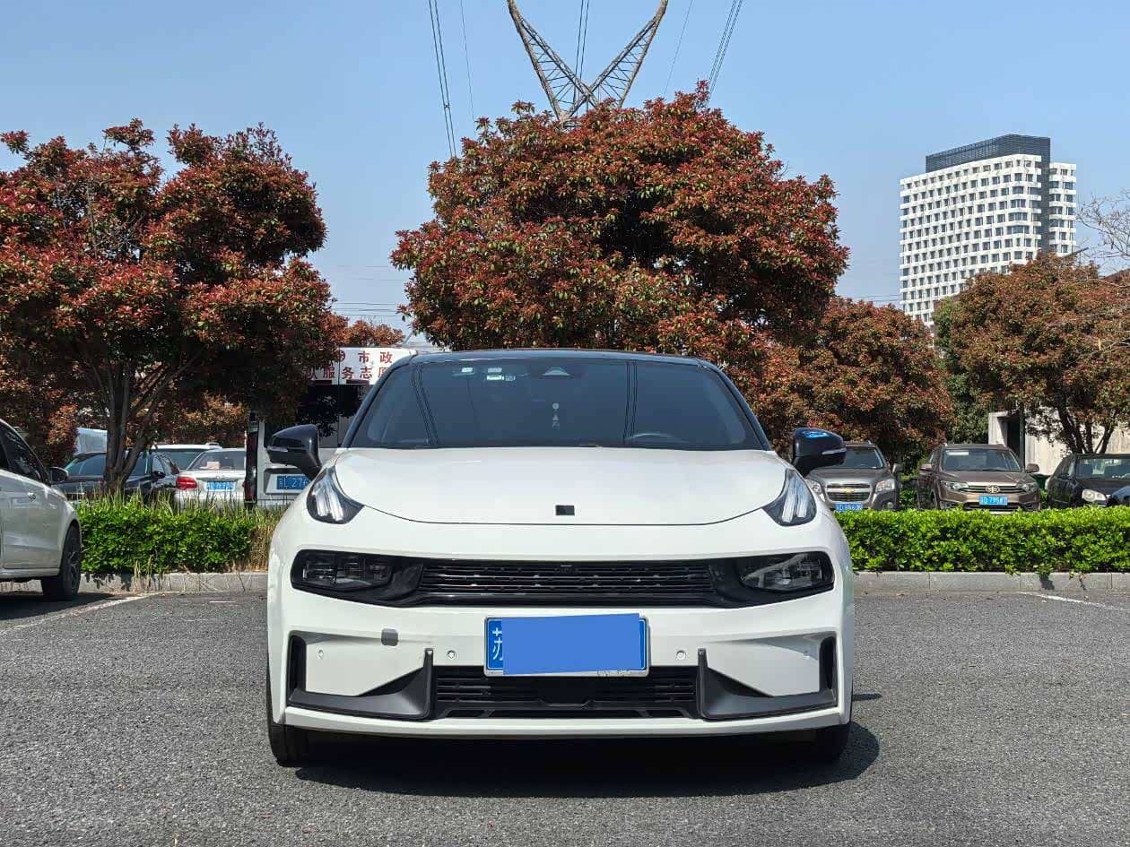 Lynk & Co 03