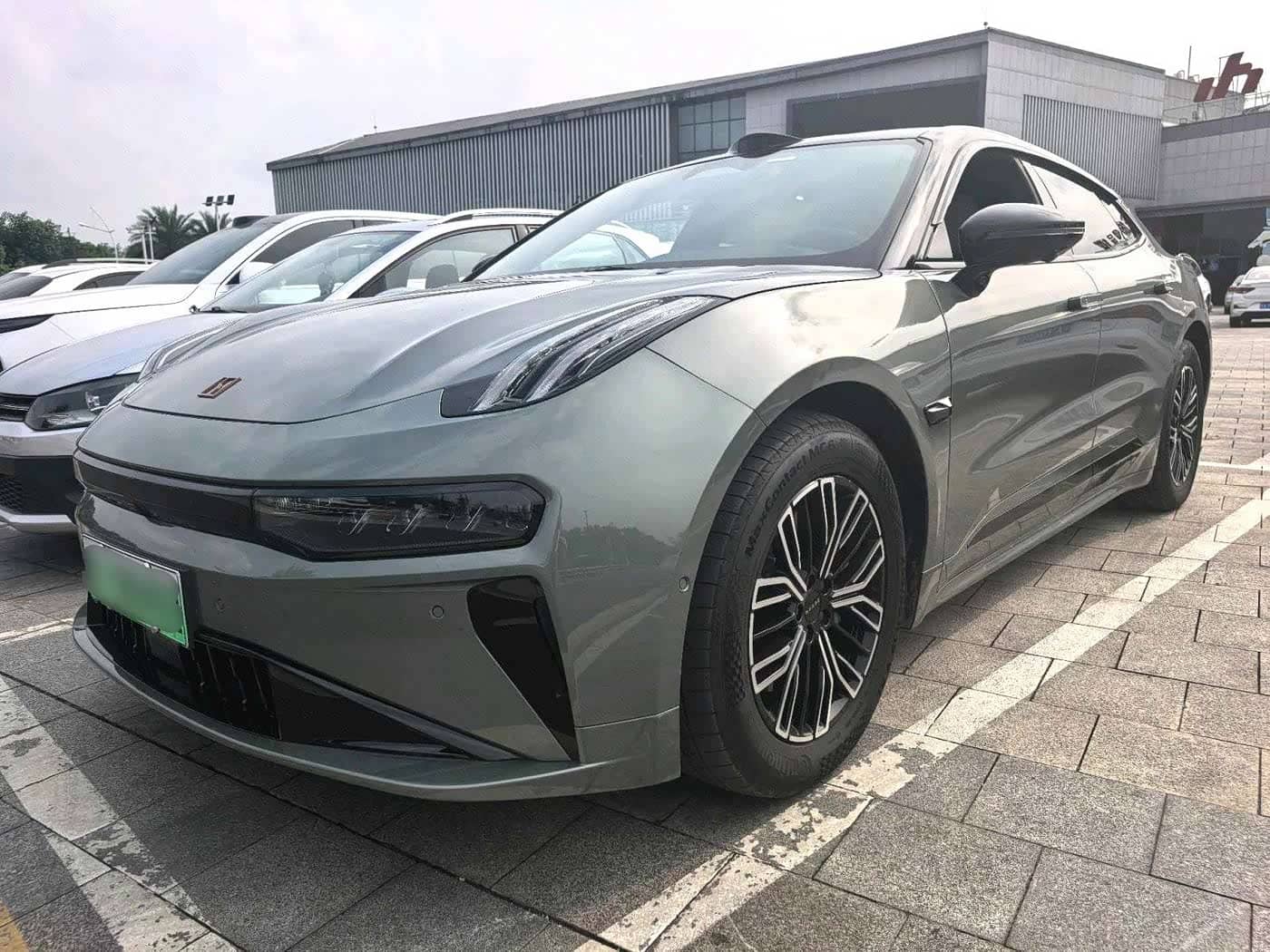ZEEKR 001