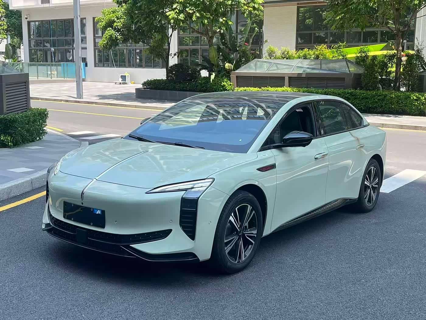 Hongqi EH7