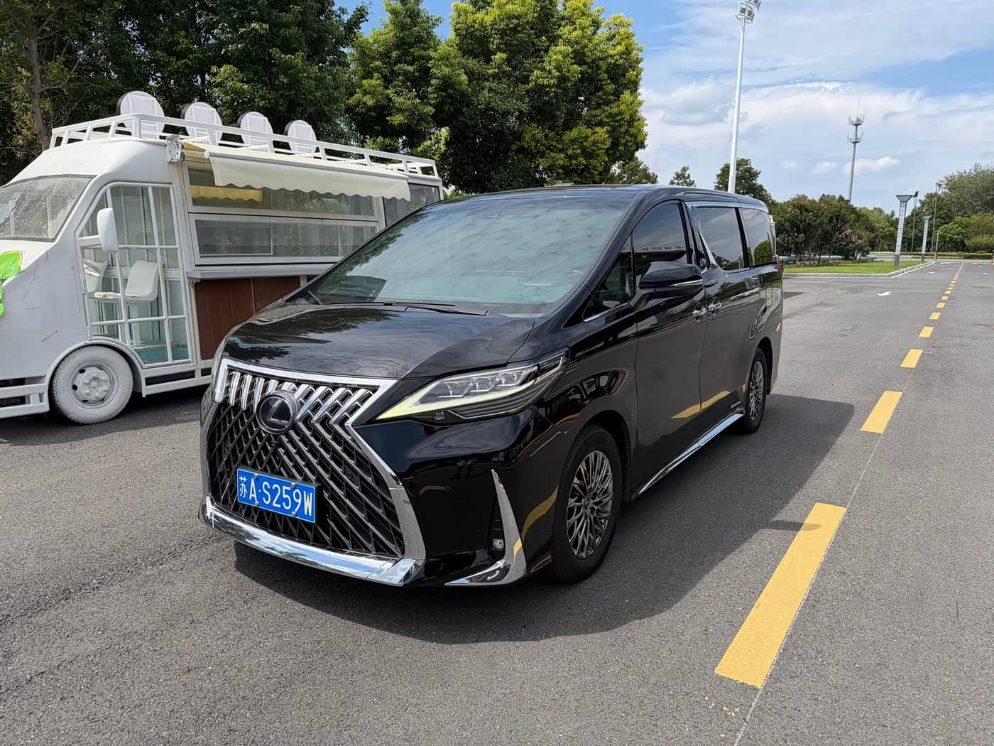 Lexus LM