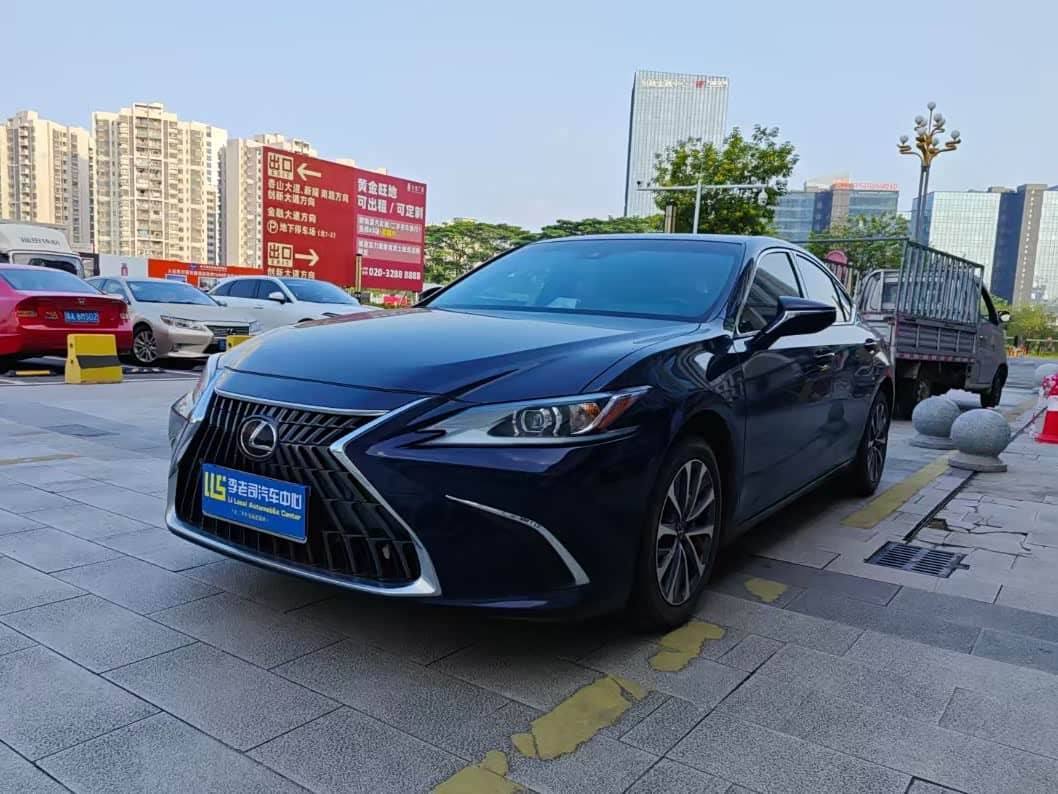 Lexus ES