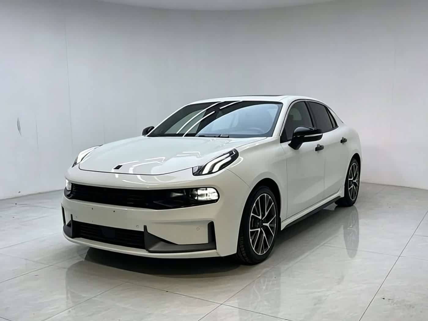 Lynk & Co 03