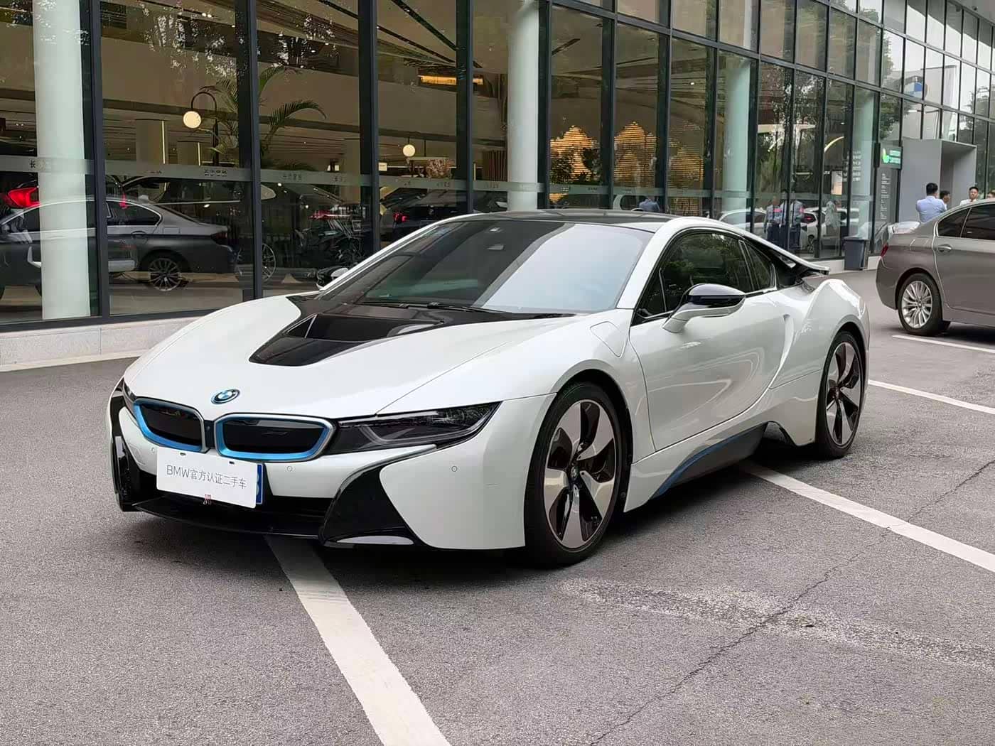 BMW i8