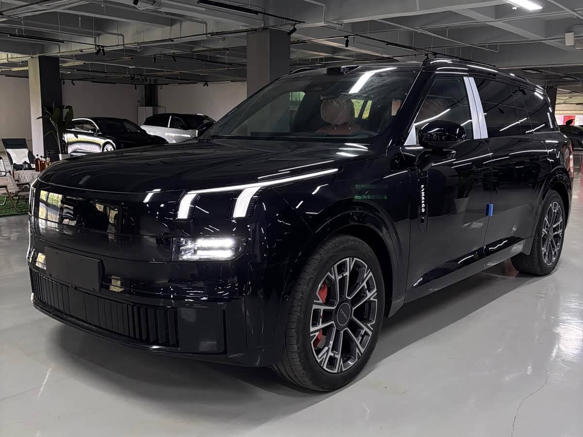 Lynk & Co 900