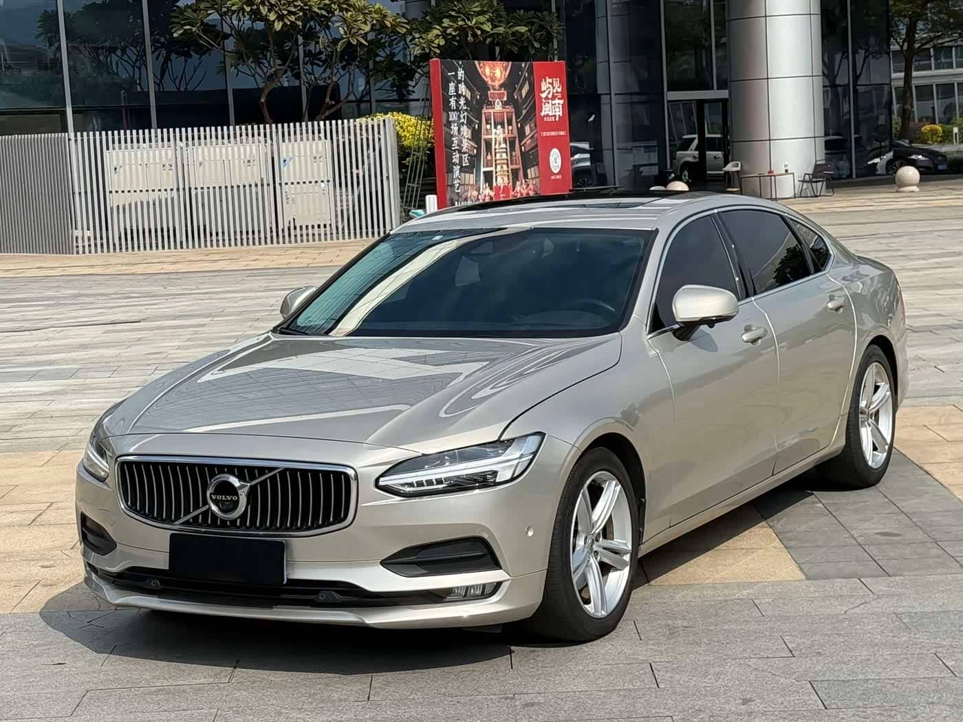 Volvo S90