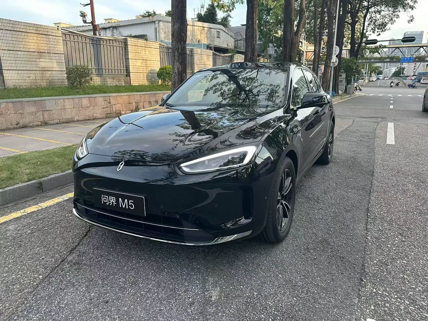 AITO Wenjie AITO M5