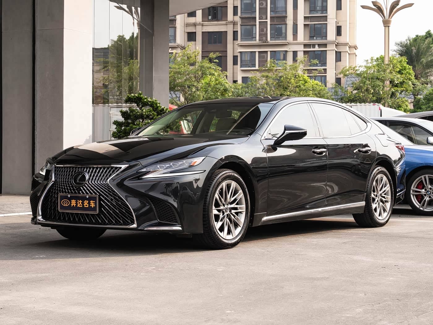 Lexus LS