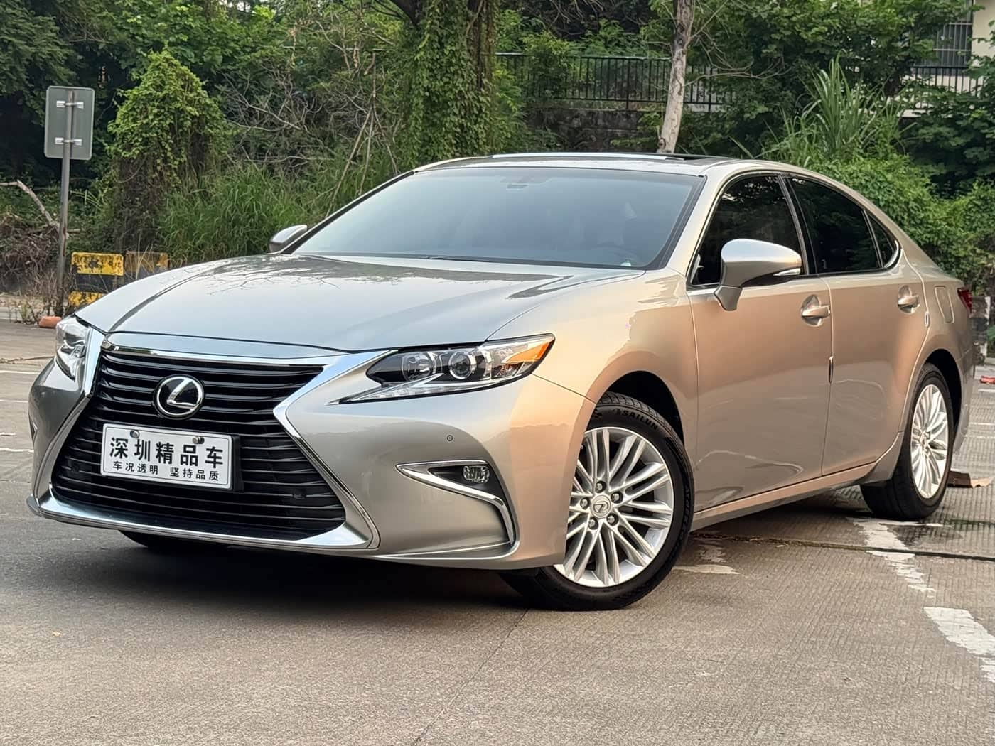 Lexus ES