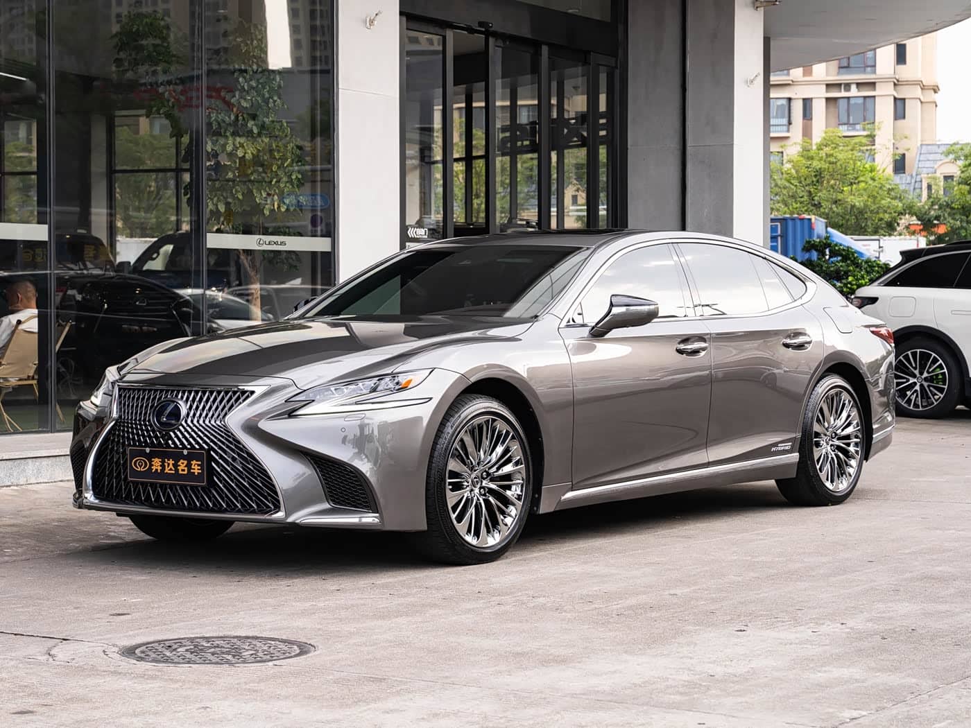 Lexus LS