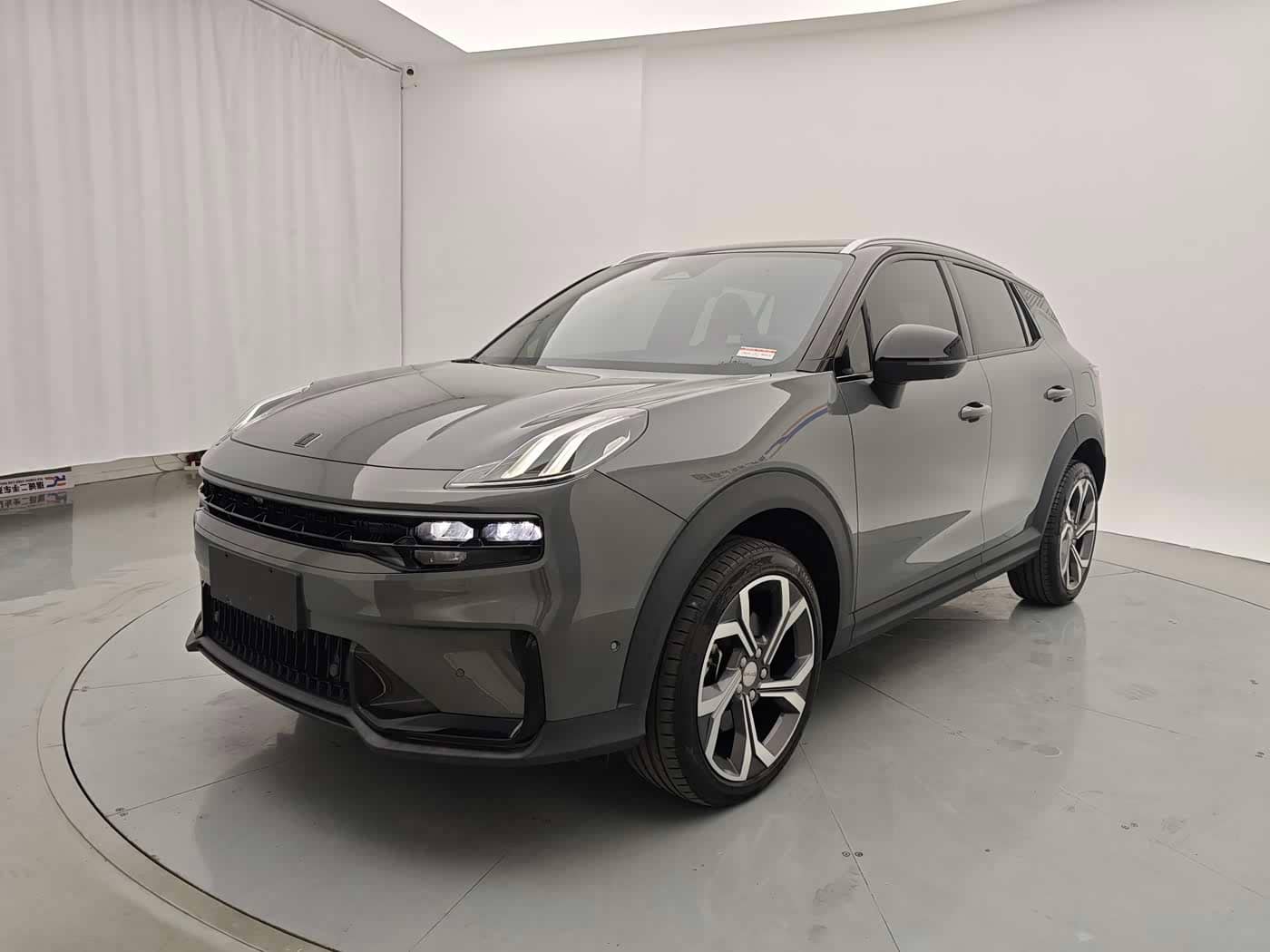 Lynk & Co 06