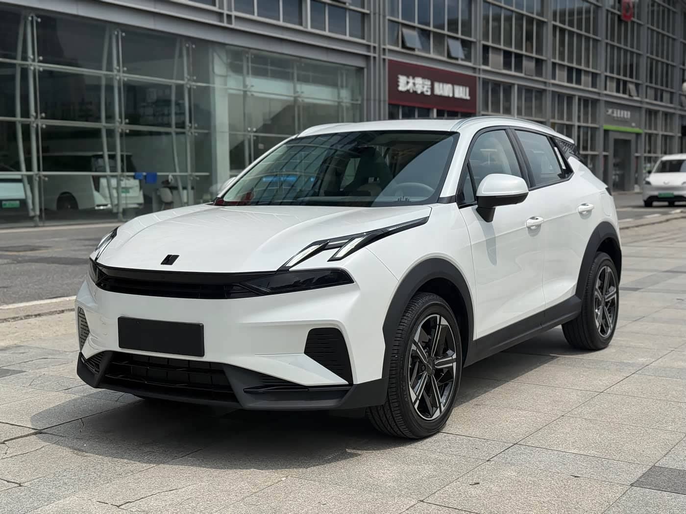 Lynk & Co 06 EM-P