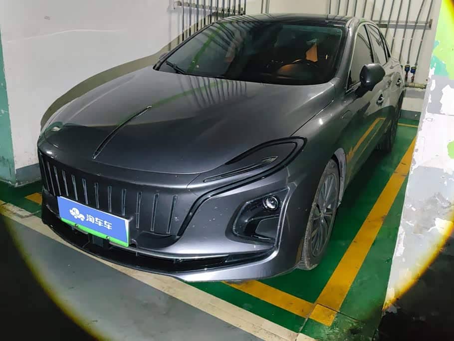 Hongqi E-QM5