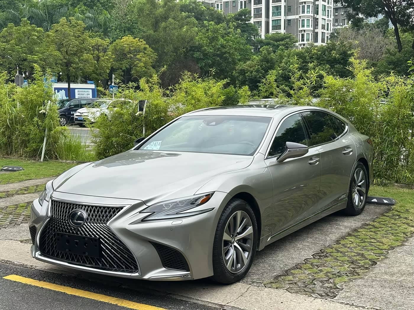 Lexus LS