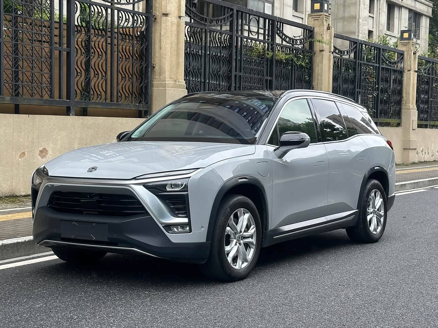 NIO ES8