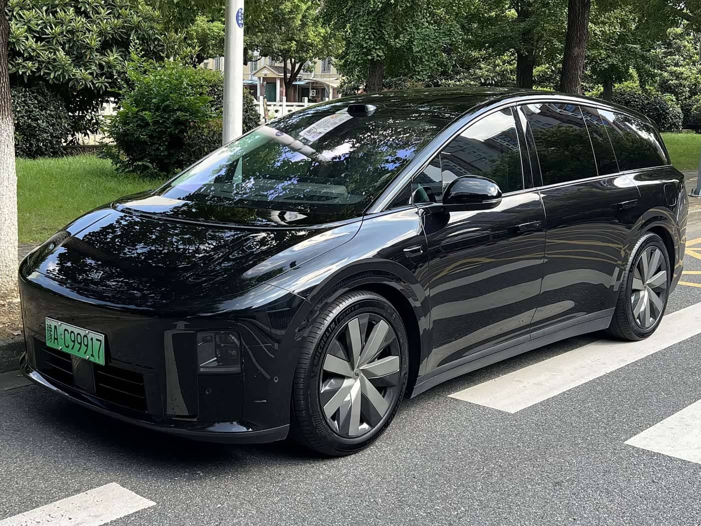 Li Auto Li i8