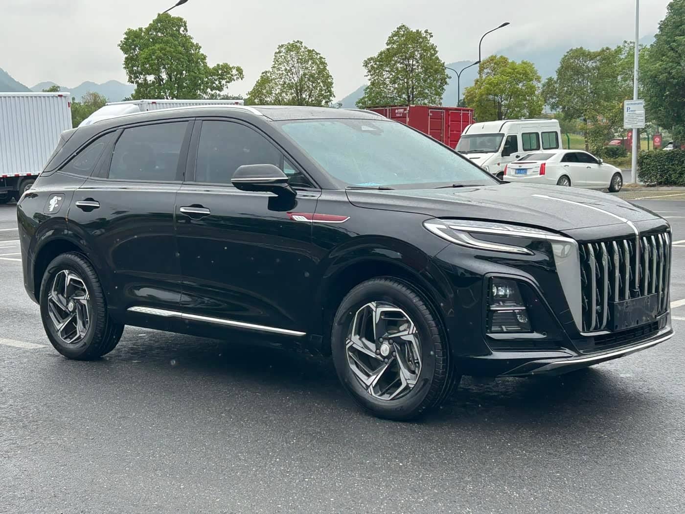 Hongqi HS3