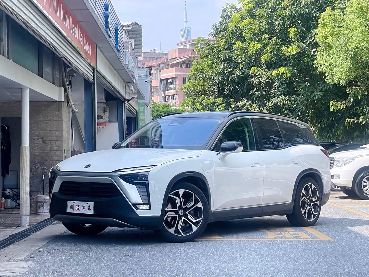 NIO ES8