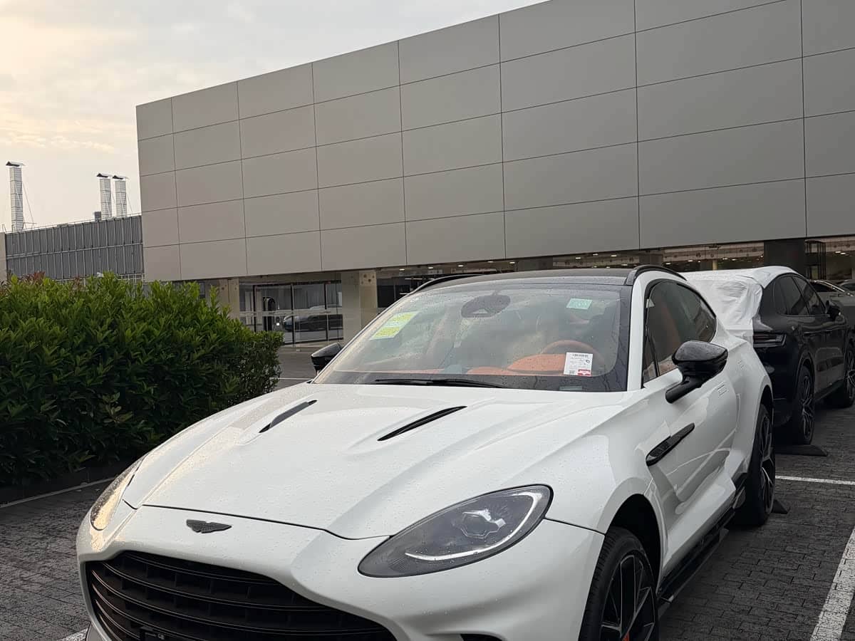 Aston Martin DBX