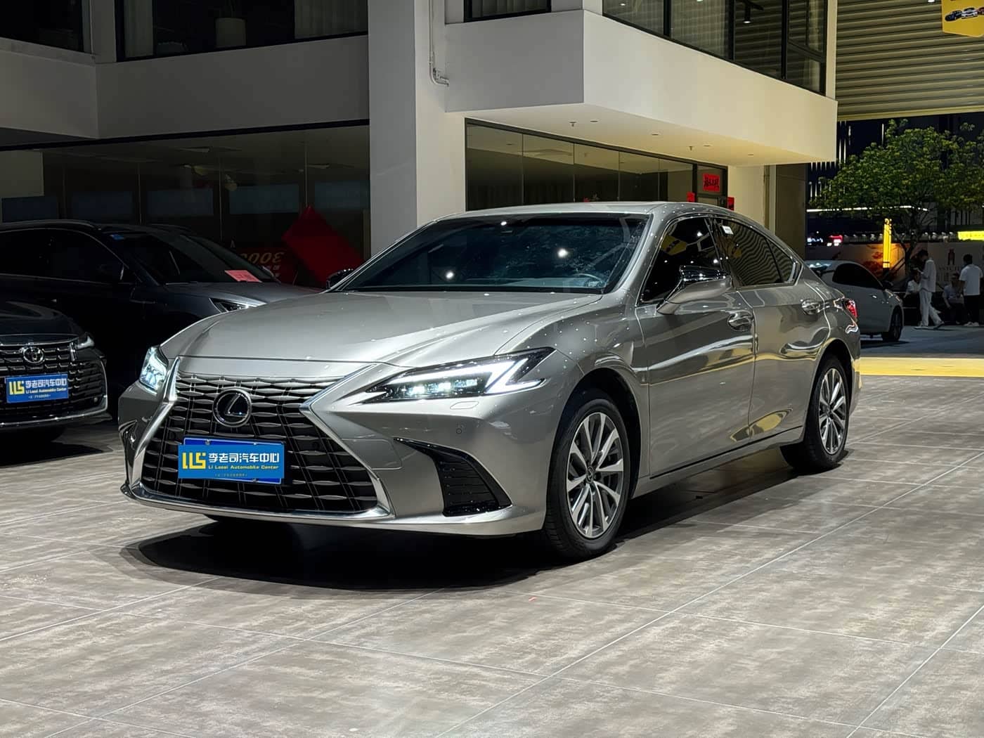 Lexus ES
