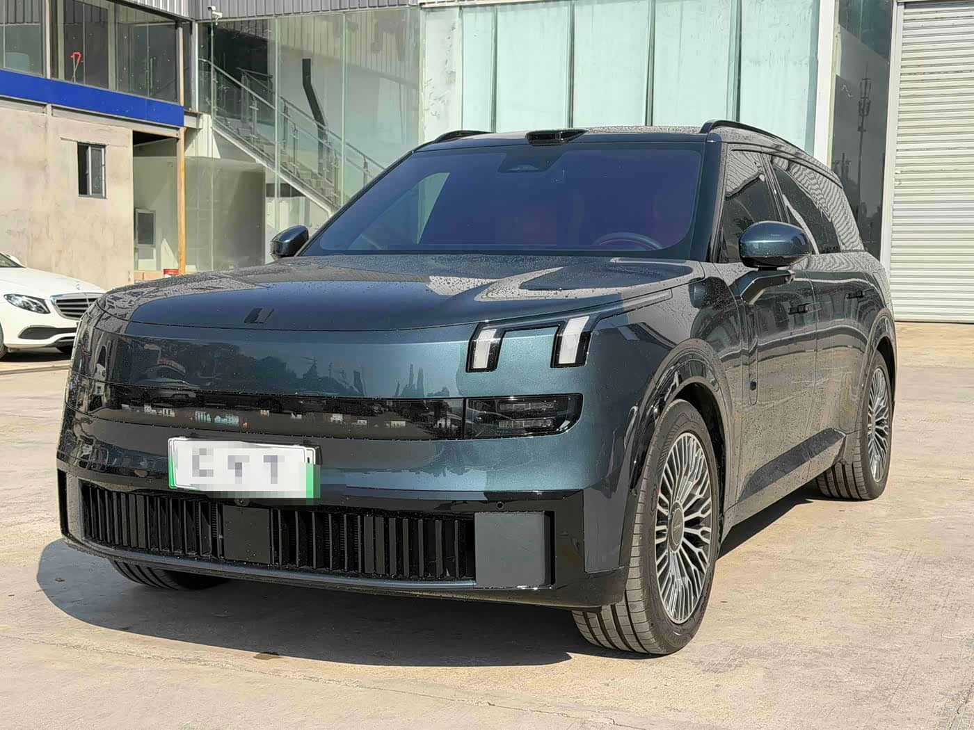 Lynk & Co 900