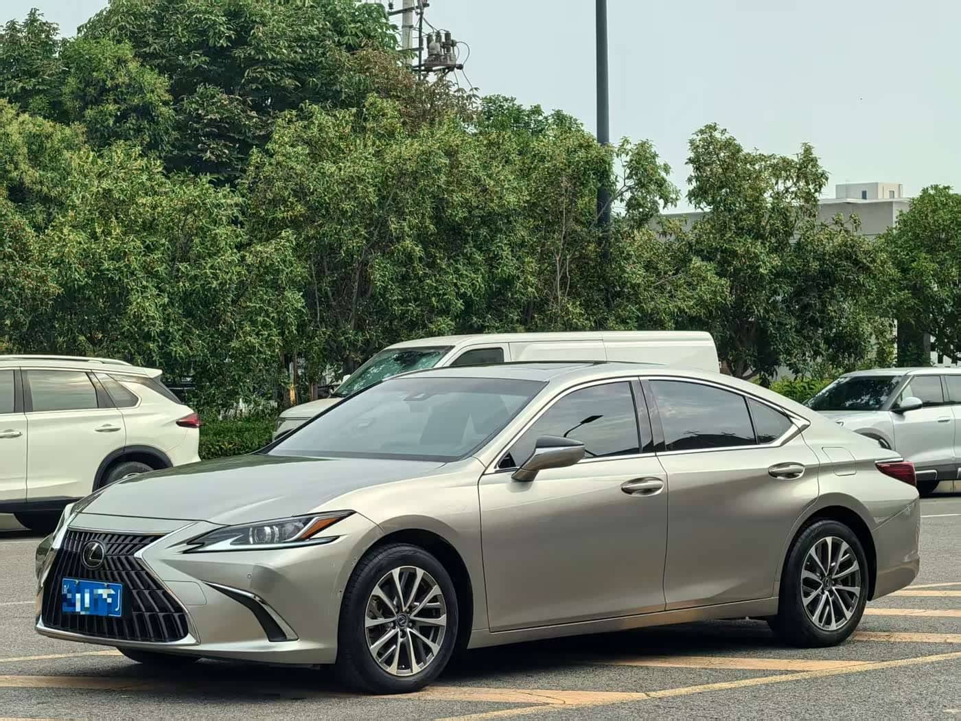 Lexus ES
