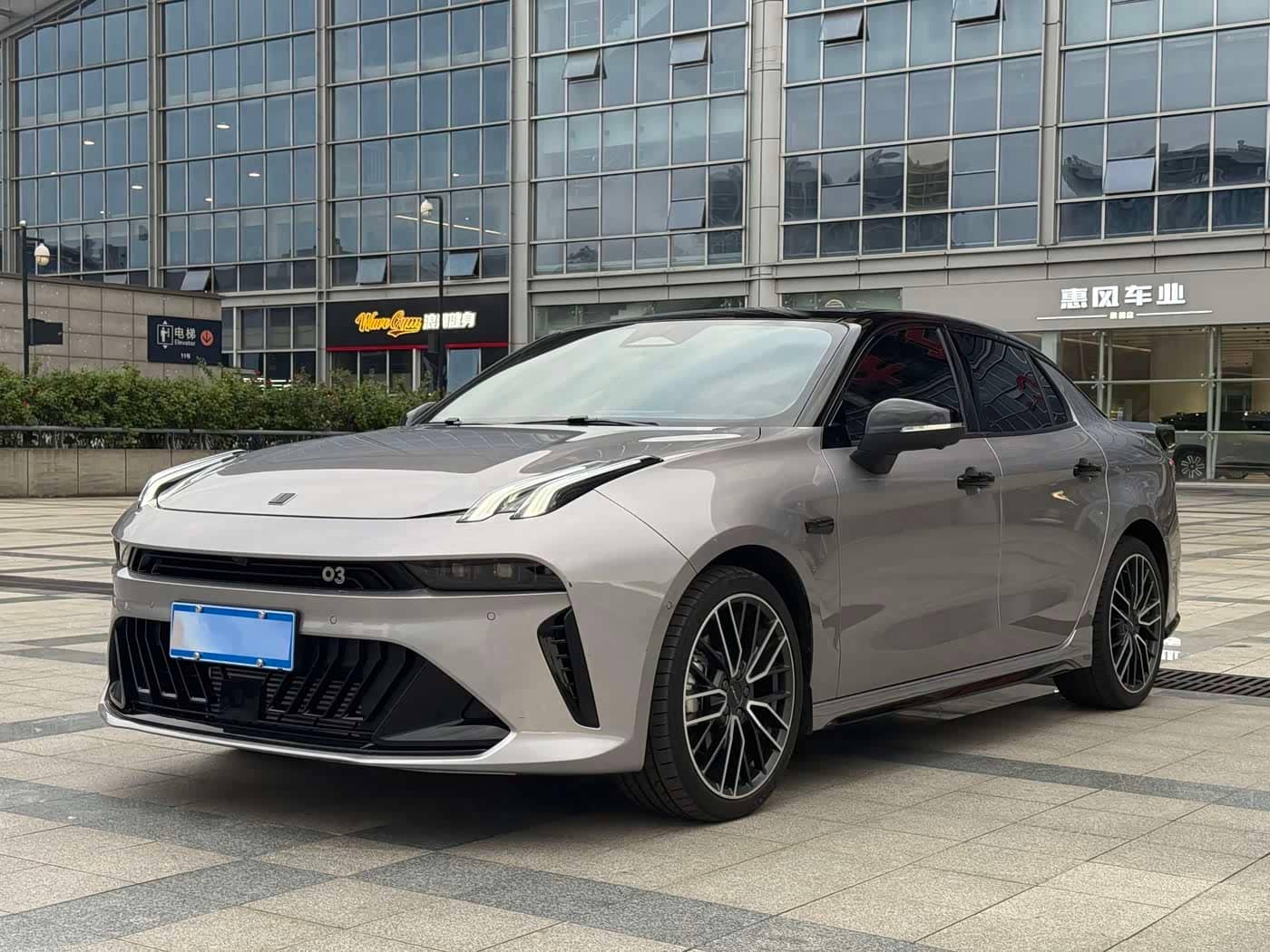 Lynk & Co 03