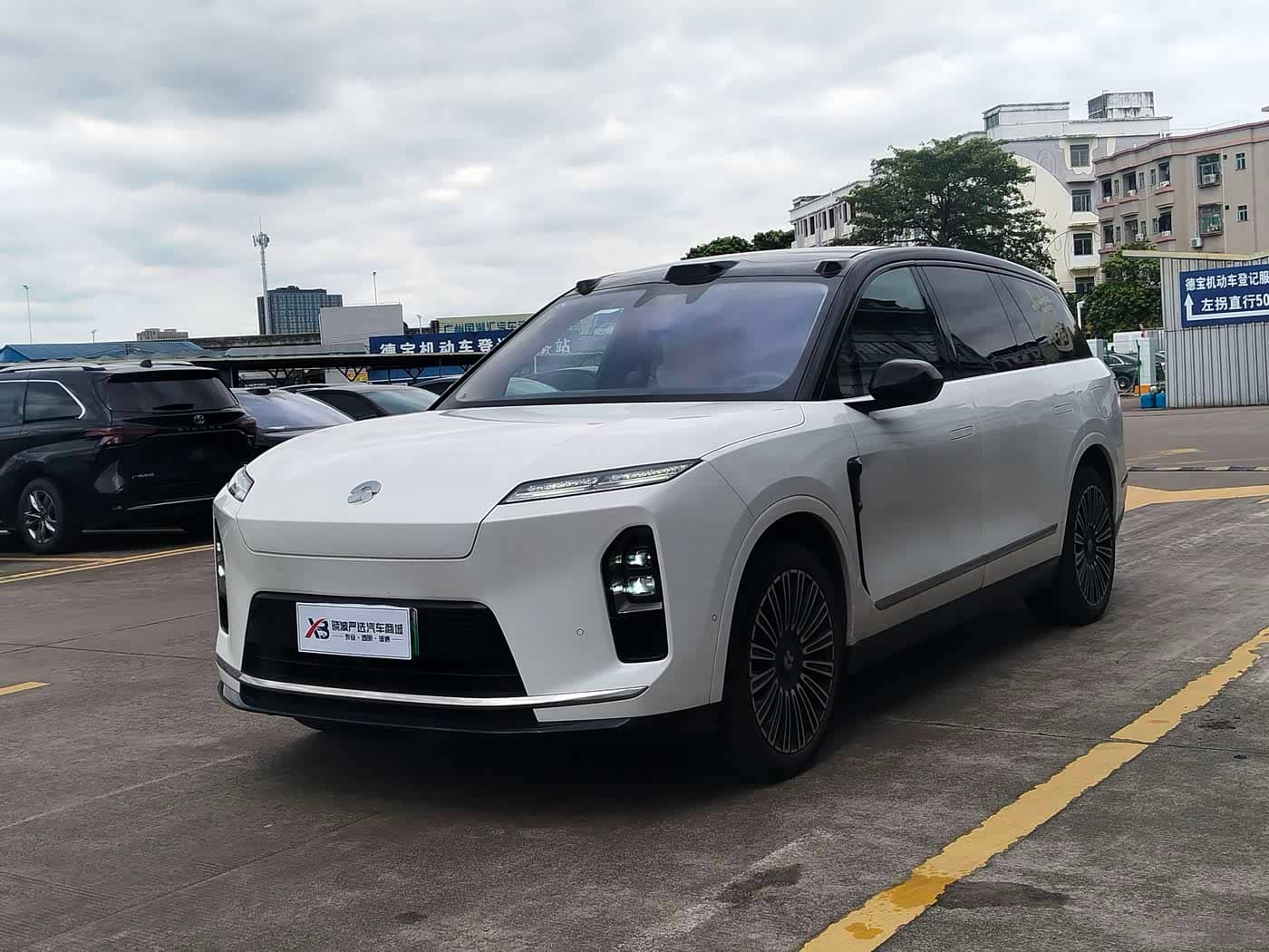 NIO ES8