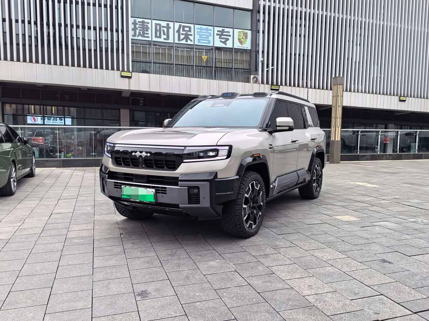 Fang Cheng Bao Leopard 8