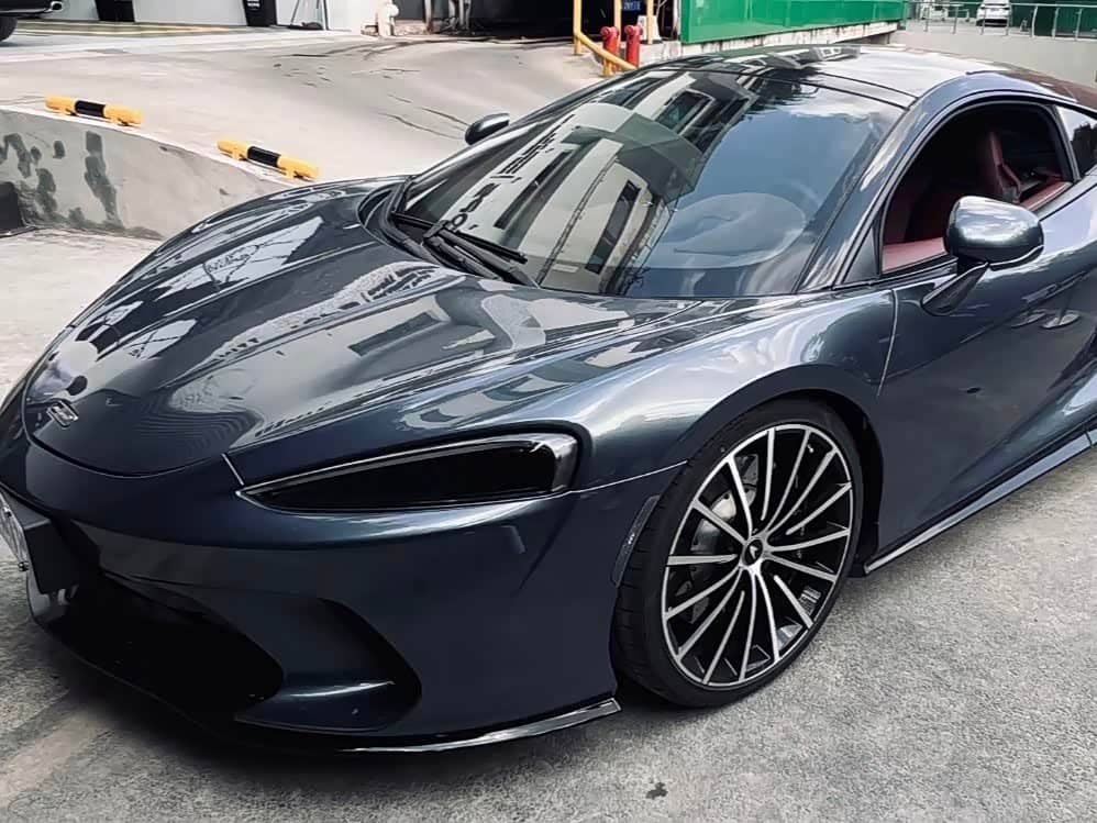 McLaren GT