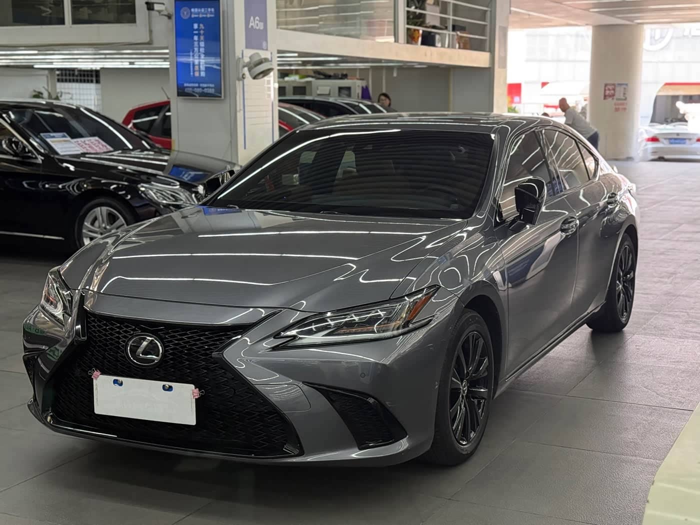 Lexus ES