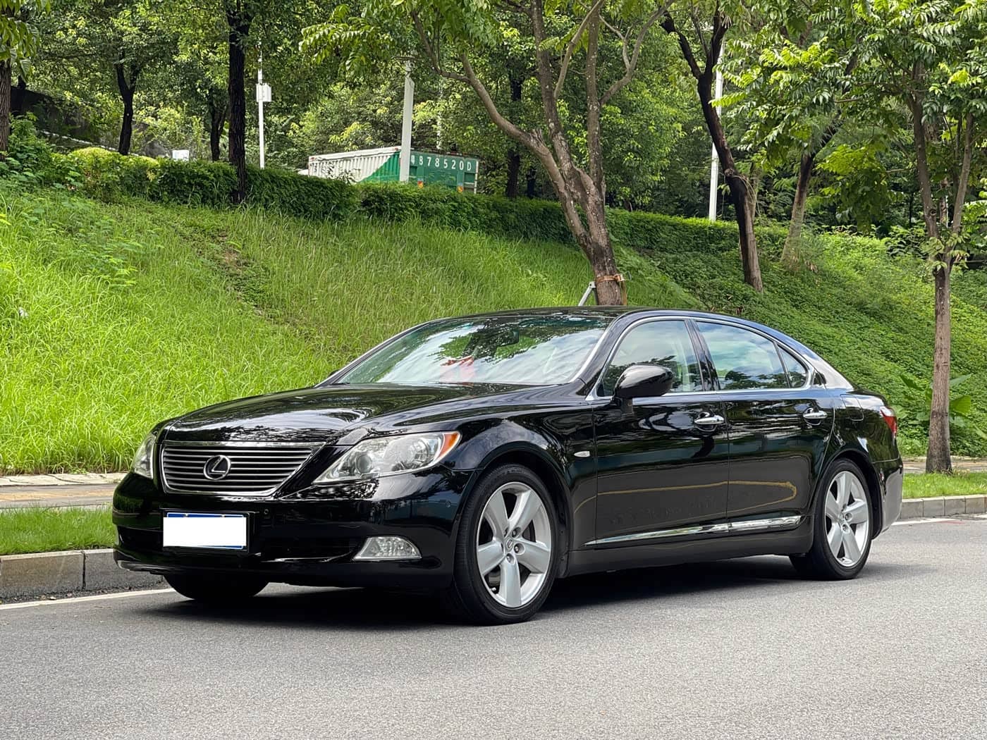 Lexus LS