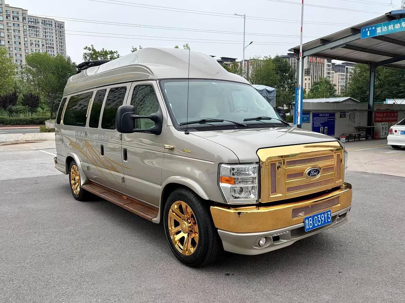 Ford E350