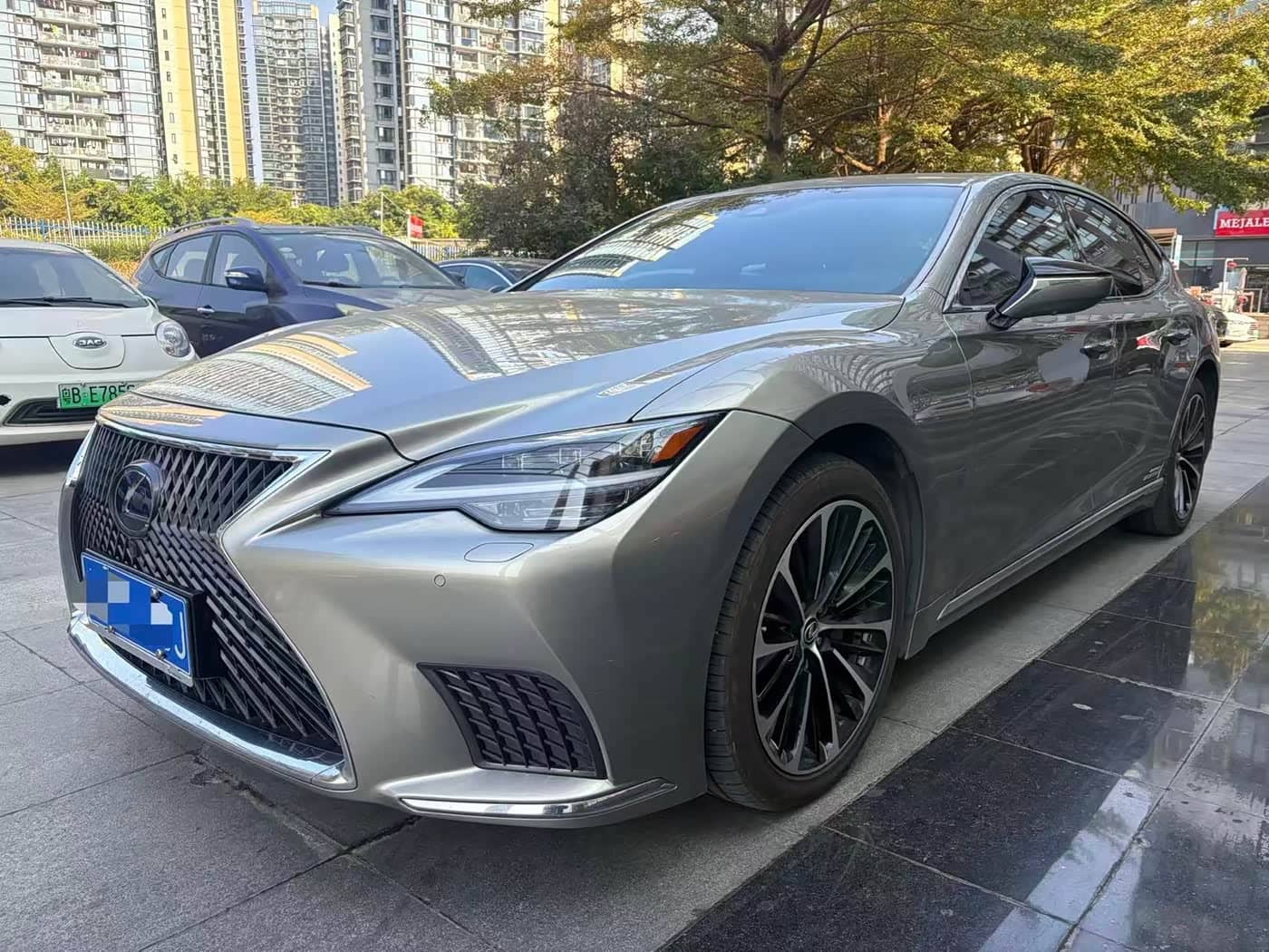 Lexus LS
