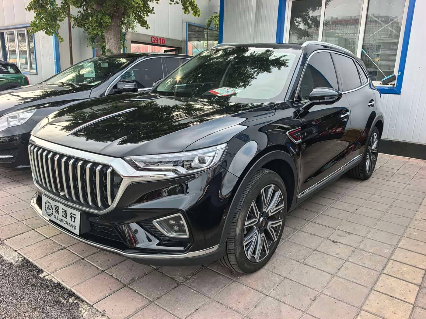 Hongqi HS5
