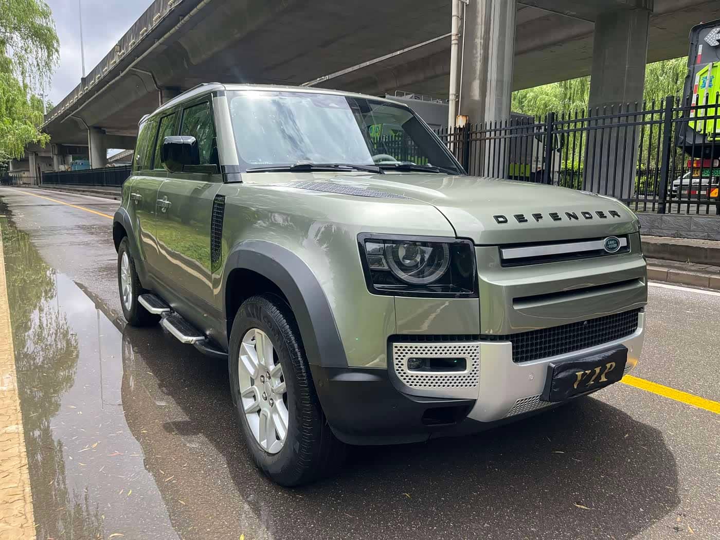 Land Rover Defender