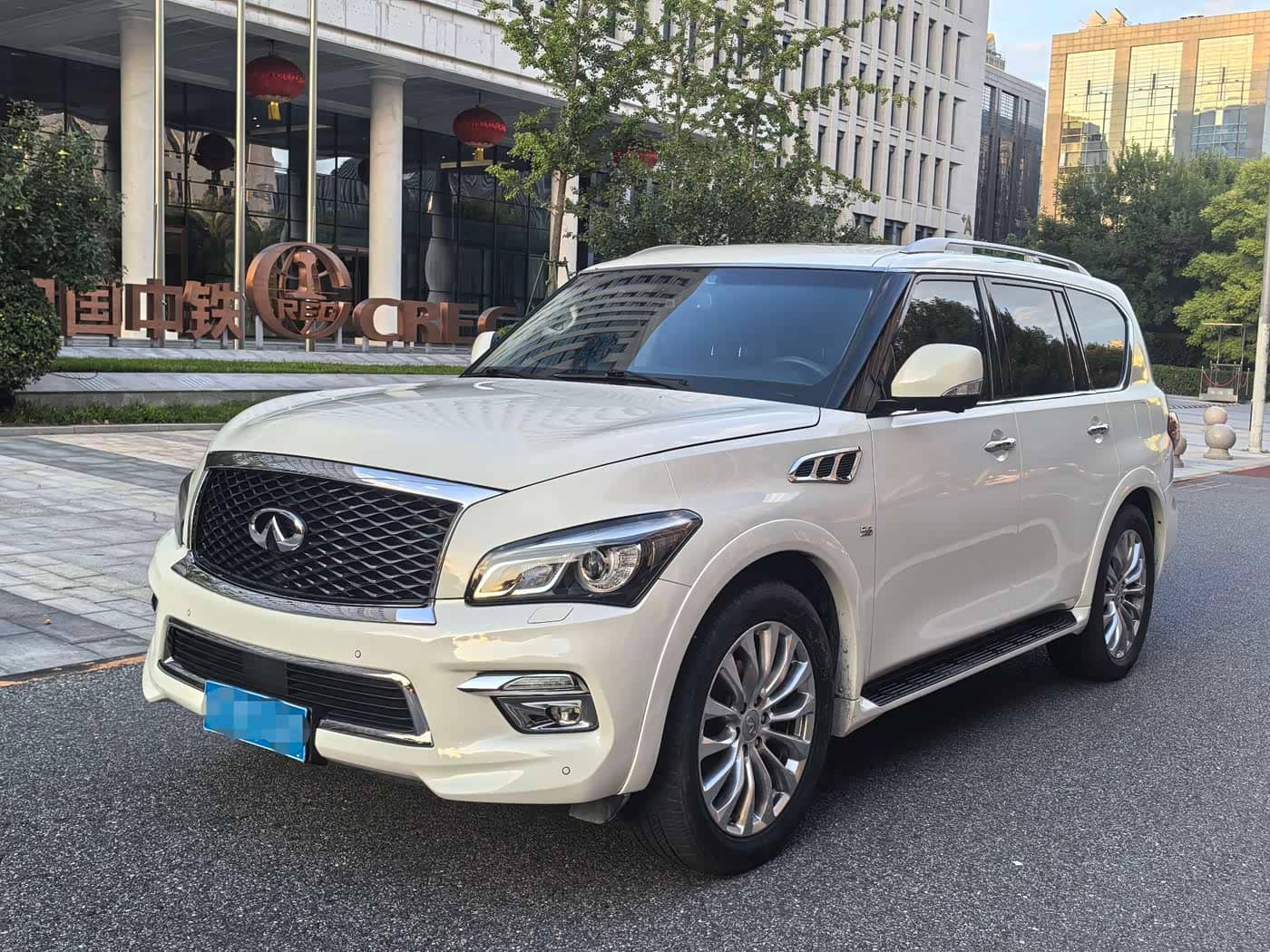Infiniti QX80